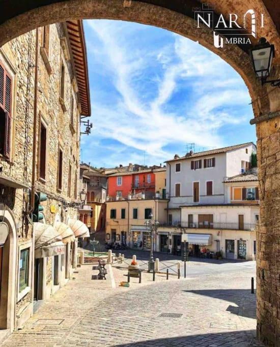 Fresco E Colorato Appartamentino In Narni Scalo Bagian luar foto