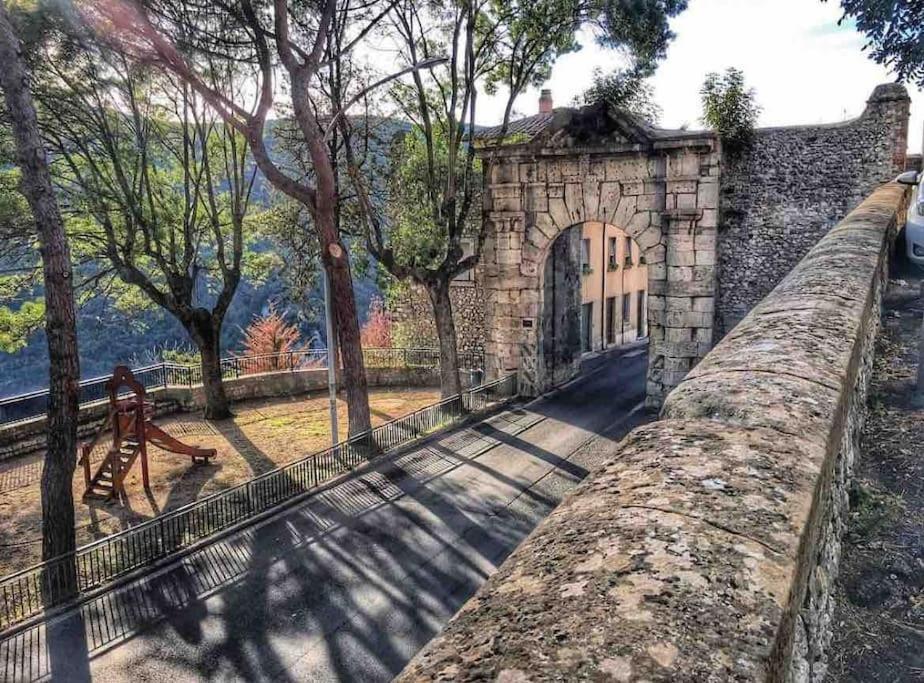 Fresco E Colorato Appartamentino In Narni Scalo Bagian luar foto