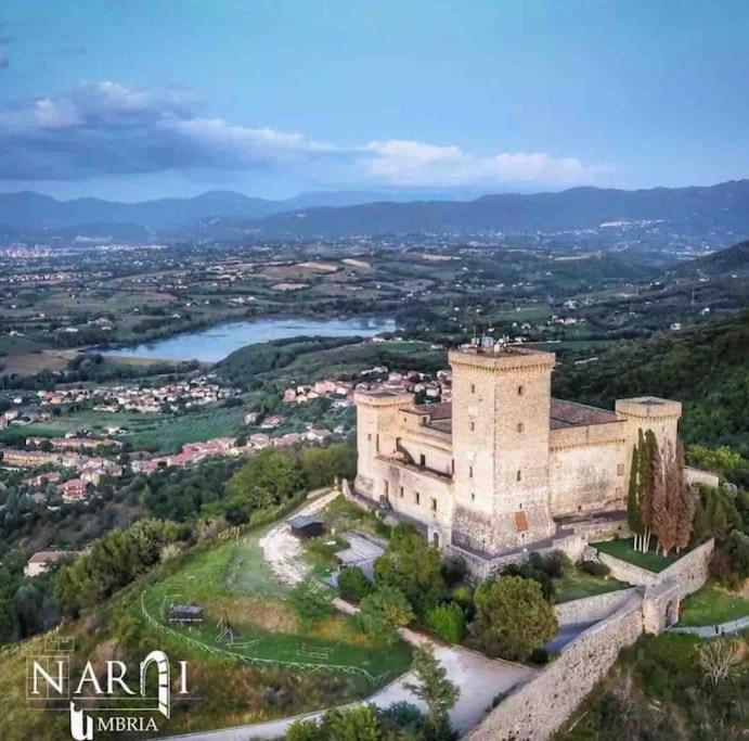 Fresco E Colorato Appartamentino In Narni Scalo Bagian luar foto