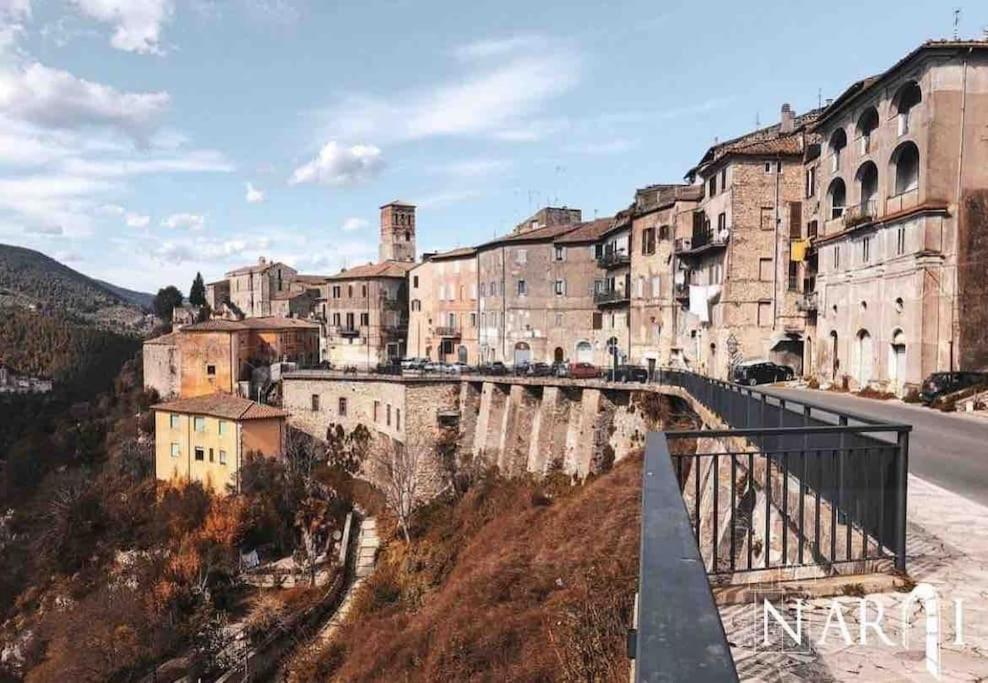 Fresco E Colorato Appartamentino In Narni Scalo Bagian luar foto