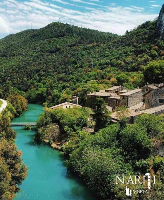 Fresco E Colorato Appartamentino In Narni Scalo Bagian luar foto